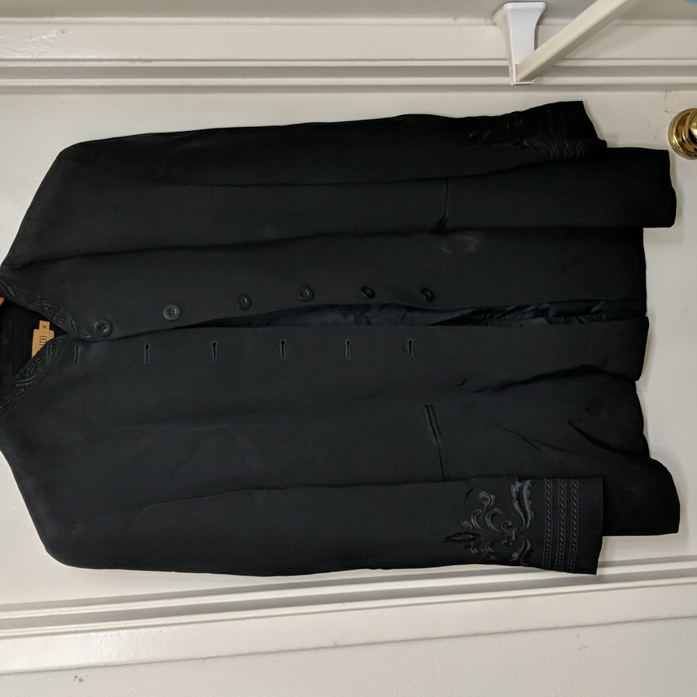 is Sandy jacket and skirt size 8